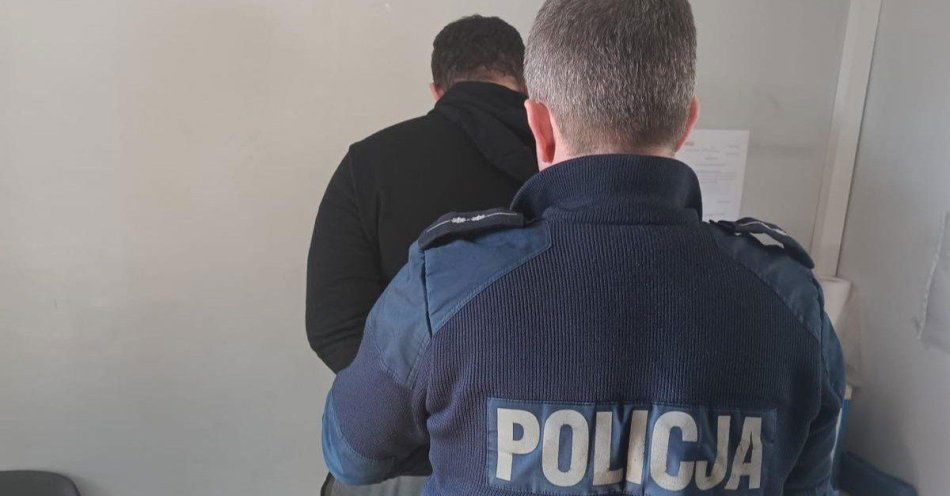 zdjęcie: Niemowlę trafiło do szpitala po interwencji policjantów / fot. KPP w Wodzisławiu Śląskim