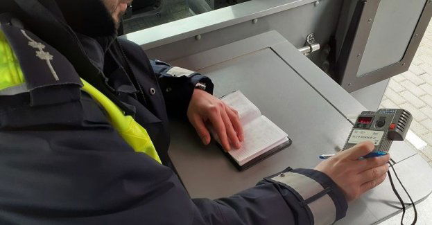Kierowali samochodami pomimo cofniętych uprawnień i w stanie nietrzeźwości. Jeden przewoził narkotyki