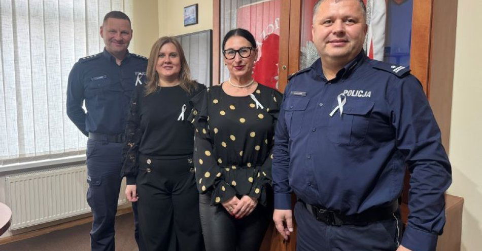 zdjęcie: Policjanci przyłączają się do kampanii Biała Wstążka / fot. KPP w Sztumie