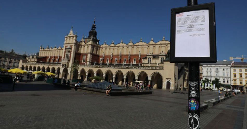 zdjęcie: Zamknięcie postoju dla dorożek na Rynku Głównym / fot. UM Kraków / Fot. Bogusław Świerzowski / krakow.pl