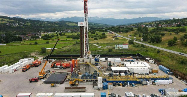 Odwiert geotermalny, który ma mieć 7 km głębokości - na półmetku; natrafiono na gorące źródła