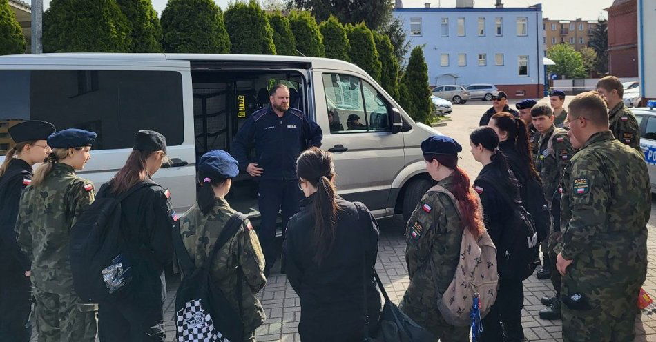 zdjęcie: Uczniowie z Kołaczkowa gościli w nakielskiej komendzie / fot. KPP w Nakle nad Notecią