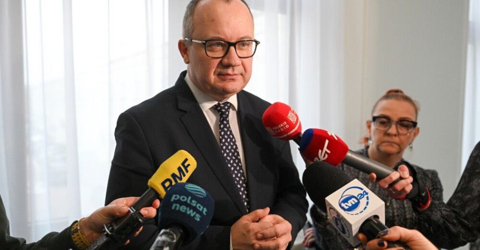 zdjęcie: Bodnar: należy już dziś wybrać sędziów TK także w miejsca dublerów / Warszawa, 18.12.2025. Senator KO Adam Bodnar (L) rozmawia z mediami w siedzibie izby, 18 bm. (jm) PAP/Marcin Obara