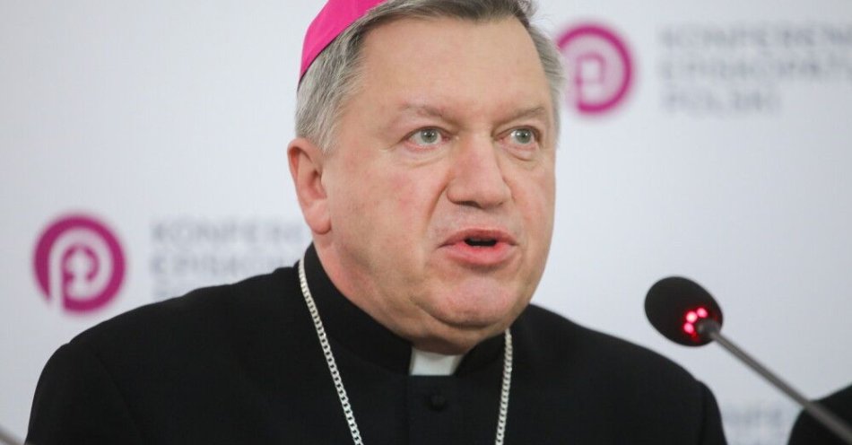 zdjęcie: Abp Kupny: Kościół dopuszcza msze święte poza świątyniami tylko w wyjątkowych sytuacjach / Warszawa, 14.03.2024. Nowo wybrany zastępca przewodniczącego KEP abp Józef Kupny podczas konferencji prasowej po zakończeniu 397. zebrania plenarnego Konferencji Episkopatu Polski, 14 bm. w Sekretariacie KEP w Warszawie. (jm) PAP/Albert Zawada