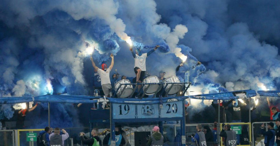 zdjęcie: Ekstraklasa piłkarska - zniszczenia na Stadionie Śląskim po derbach / fot. PAP