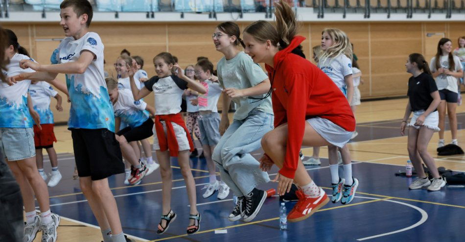 zdjęcie: Młodzi adepci sportu na zaproszenie Otylii Jędrzejczak idą śladami mistrzów / fot. nadesłane