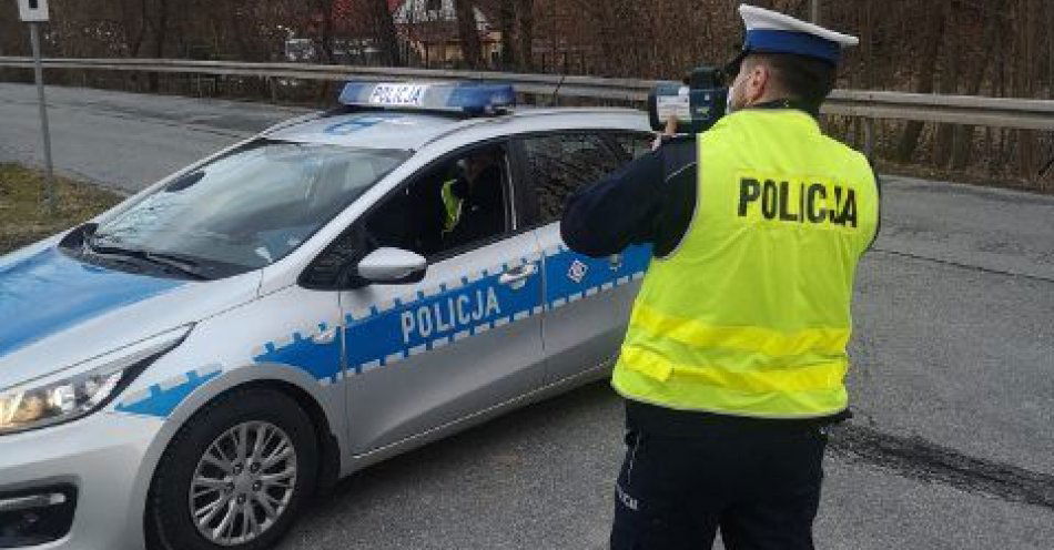 zdjęcie: Policjanci apelują o zachowanie rozwagi na drodze i bezwzględne stosowanie się do obowiązujących przepisów / fot. KPP w Kłodzku