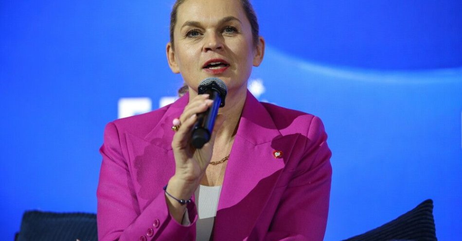 zdjęcie: Nowacka: doprowadzimy do powiązania wynagrodzeń nauczycieli ze wskaźnikami gospodarczymi / Katowice, 23.04.2026. Minister edukacji Barbara Nowacka podczas rozmowy 