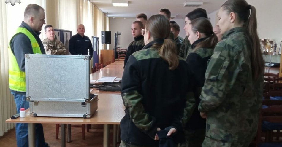zdjęcie: Studenci Akademii Wychowania Fizycznego odwiedzili bialską komendę / fot. KMP Biała Podlaska