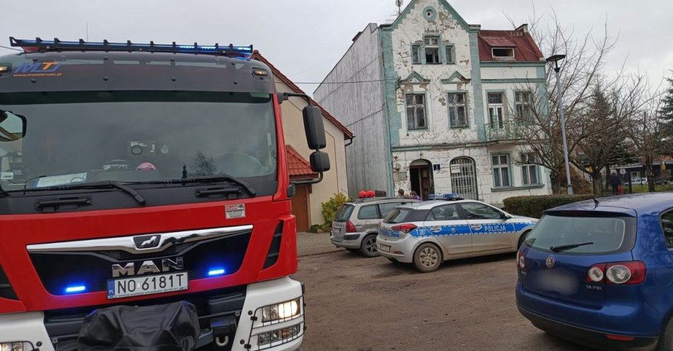 zdjęcie: Błyskawiczna akcja policjanta uratowała mężczyznę w Młynarach / fot. KMP w Elblągu