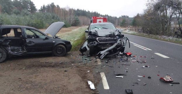 Zdarzenie drogowe z udziałem czterech samochodów na drodze krajowej nr 53