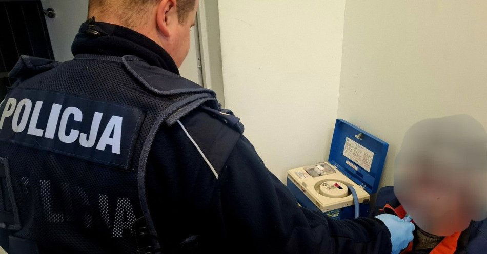 zdjęcie: Pijany kierowca wjechał do rowu miał blisko 4 promile / fot. KPP Wysokie Mazowieckie