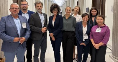 Czy prawa dzieci w Polsce mogą czekać? UNICEF Polska i Koalicja Organizacji Pozarządowych pytają państwo o konkrety