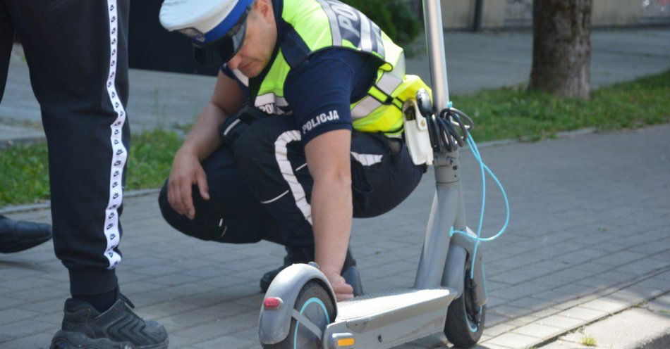 zdjęcie: Obywatelskie zatrzymanie nietrzeźwego kierowcy hulajnogi / fot. KMP Suwałki