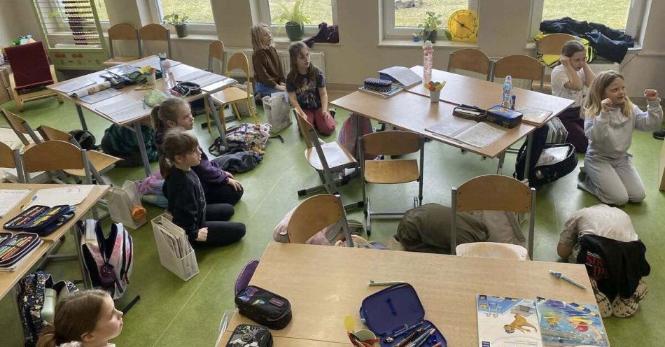 zdjęcie: Policjanci odwiedzili uczniów szkoły w Żarnowcu / fot. KPP w Pucku