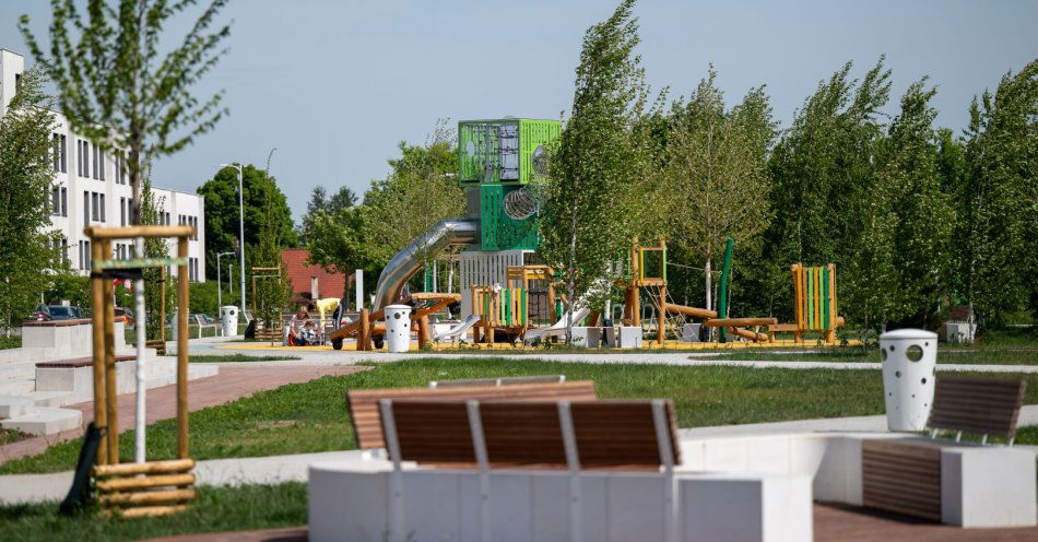 zdjęcie: Powstał Wrocław Skwer Hansa Scharouna na Nowych Żernikach - zielona przestrzeń dla mieszkańców / fot. nadesłane