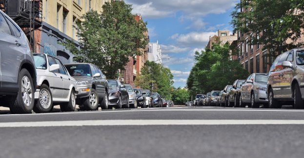Kobieta odpowie za uszkodzenie sześciu samochodów