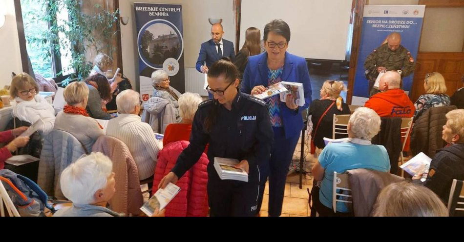 zdjęcie: Senior na drodze do… bezpieczeństwa! / fot. KPP Brzeg