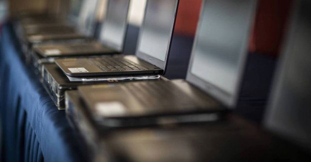Uczniowie czwartej klasy szkoły podstawowej do końca grudnia mają otrzymać laptopy