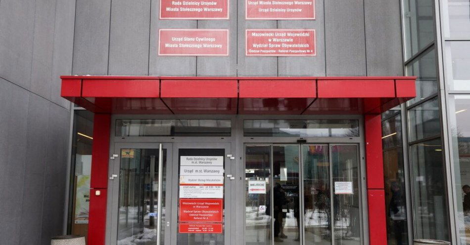 zdjęcie: Radni poparli mieszkańców sprzeciwiających się likwidacji miejsc parkingowych / fot. PAP