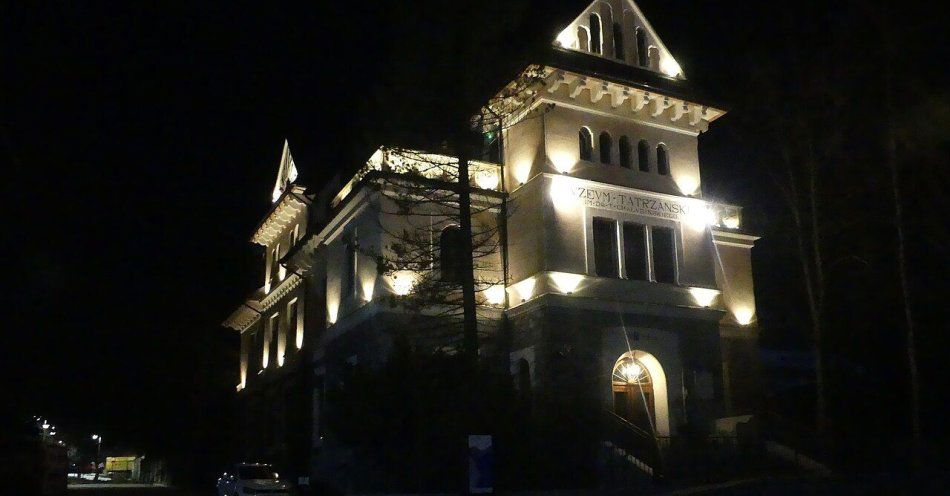 zdjęcie: Kulturalna wiosna w Zakopanem. Młodzi górale na scenie i na zdjęciach / Muzeum Tatrzańskie w Zakopanem, fot. Zalasem1 / Wikimedia Commons, CC BY 4.0, https://commons.wikimedia.org/wiki/File:Tatra_Museum,_Zakopane,_illumination.jpg