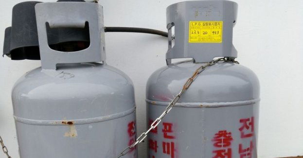 Policjanci zatrzymali 40-latka, który ze stacji paliw ukradł butle z gazem