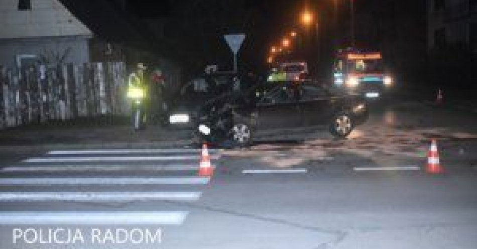 zdjęcie: 14-latek w centrum Radomia spowodował wypadek. Pojazd użyczył mu 17-latek / fot. KMP w Radomiu