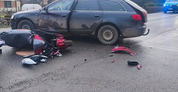 Audi zderzyło się z motocyklem w Ustrobnej, ranny 75 letni motocyklista