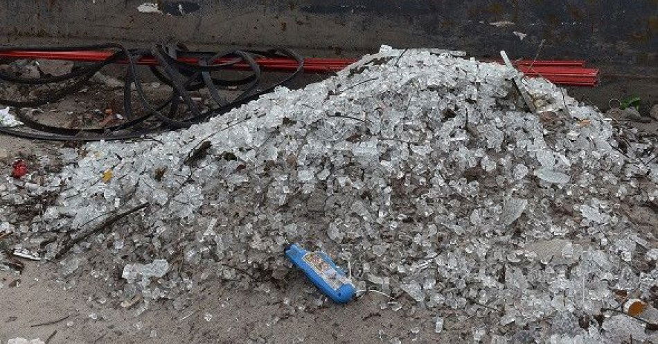 zdjęcie: 33 letni mieszkaniec Hrubieszowa rozbił szybę przystanku / fot. KPP Hrubieszów