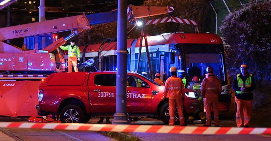 zdjęcie: Tragiczny wypadek na pętli tramwajowej; nie żyje kilkuletnie dziecko / fot. PAP