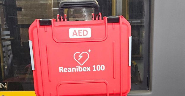 Więcej ratunkowych urządzeń AED w przestrzeni Warszawy