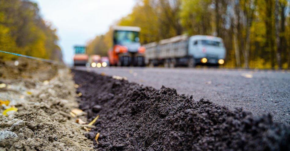 zdjęcie: Dotknięte powodzią gminy otrzymały 85 mln złotych na inwestycje drogowe / vv