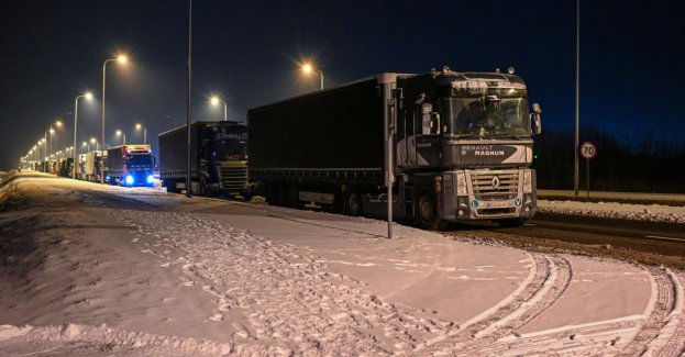 Kolejka tirów przed granicą z Ukrainą sięga Małopolski