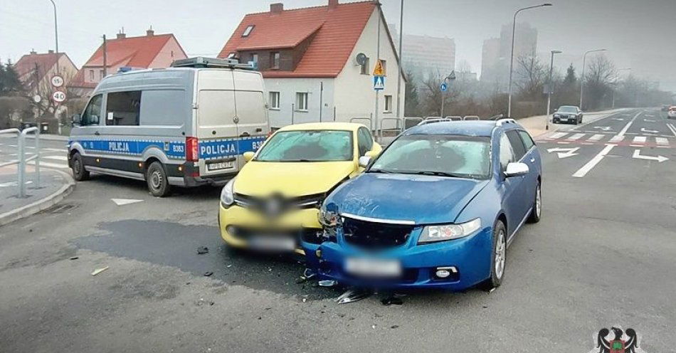 zdjęcie: Kolejne groźnie wyglądające zdarzenie drogowe na Piaskowej Górze / fot. KMP w Wałbrzychu
