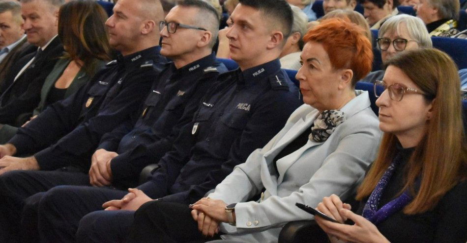 zdjęcie: Ponad 300 seniorów uczyło się jak unikać oszustw cyfrowych / fot. KPP w Garwolinie