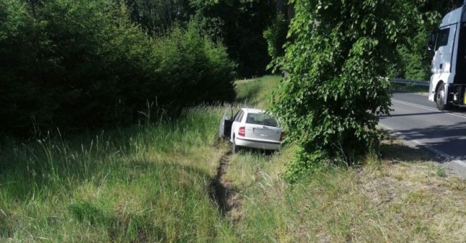 zdjęcie: Policjanci pracowali na miejscu kolizji drogowych / fot. KPP w Mrągowie