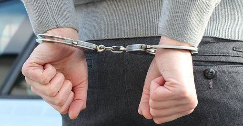 zdjęcie: Nietrzeźwy kierowca uderzył w ogrodzenie posesji / fot. KPP w Sochaczewie