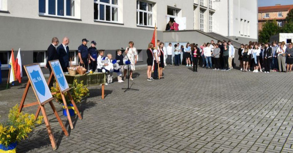 zdjęcie: Komendant malborskiej policji nagrodził 3 młodych mieszkańców Malborka / fot. KPP w Malborku