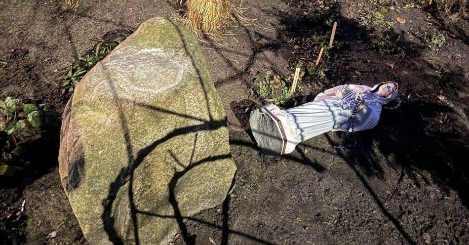 zdjęcie: Nietrzeźwy parafianin groził proboszczowi i przewrócił figurę / fot. KPP Nowy Tomyśl