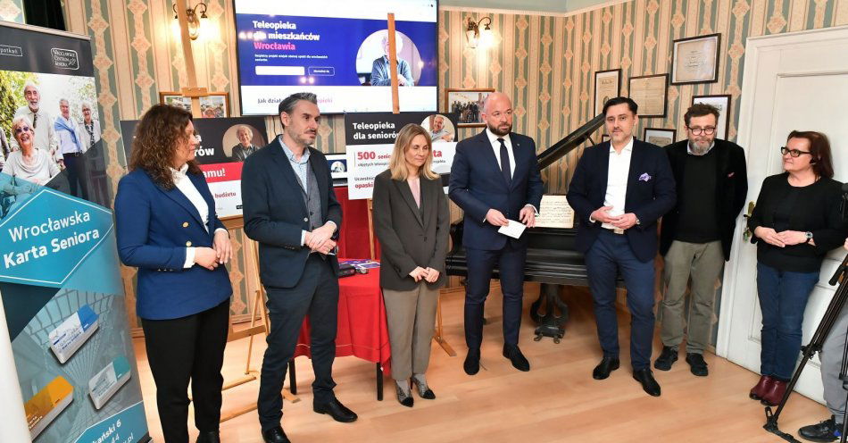 zdjęcie: We Wrocławiu ruszył program teleopieki dla seniorów! 500 mieszkańców otrzyma sprzęt, który pomoże im w sytuacji zagrożenia życia / fot. nadesłane