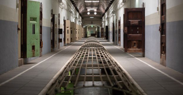 Złamał zakaz zbliżania, groził pozbawieniem życia oraz spaleniem domu. Areszt dla sprawcy przemocy