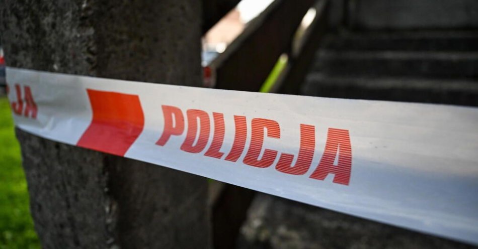 zdjęcie: Runęła ściana kamienicy; poszkodowana starsza kobieta / fot. PAP