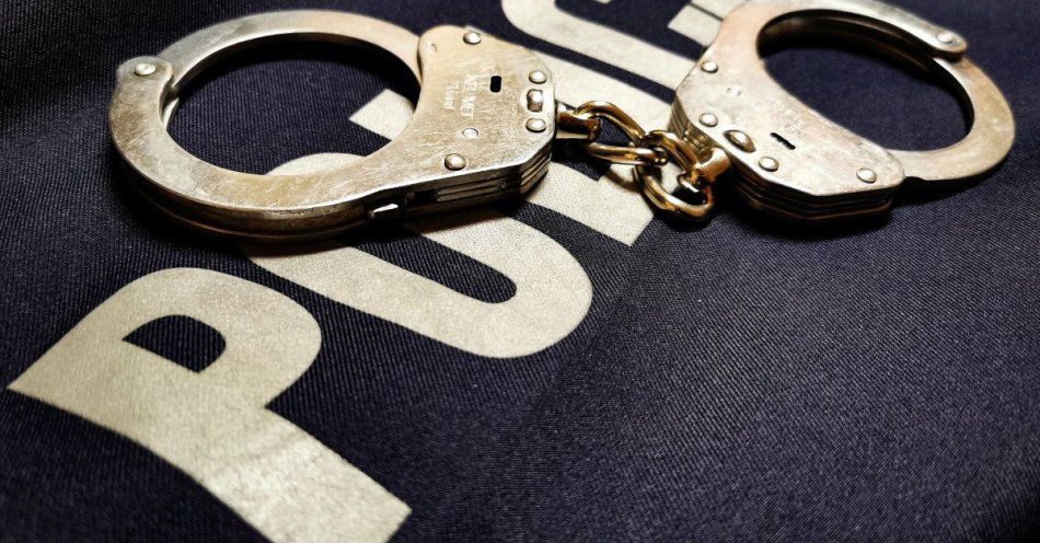 zdjęcie: Dzielnicowy z Szumowa zatrzymał poszukiwanego 73 letniego kierowcę / fot. KPP Zambrów