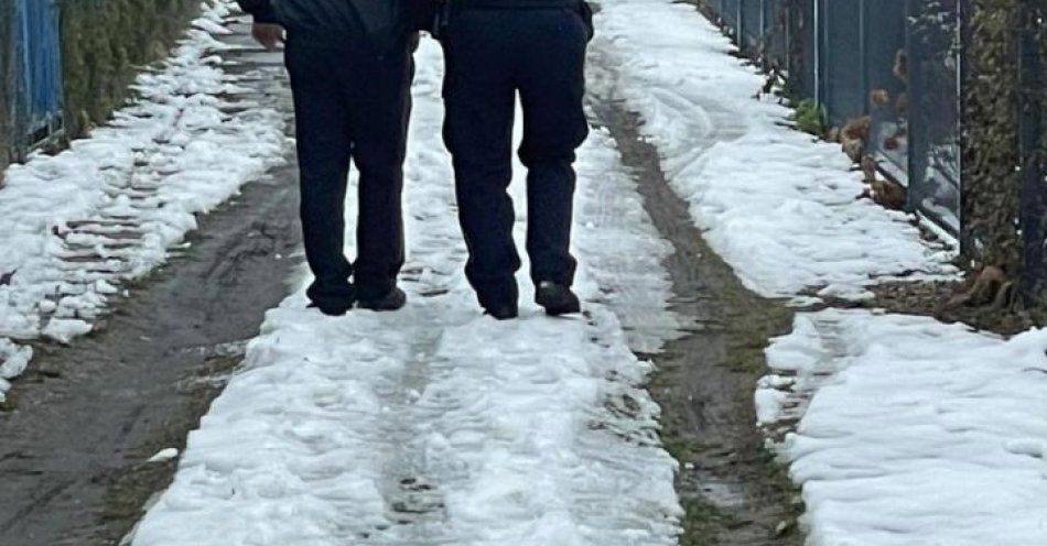 zdjęcie: Służby sprawdzają miejsca pobytu bezdomnych przed zimą / fot. KPP Kępno