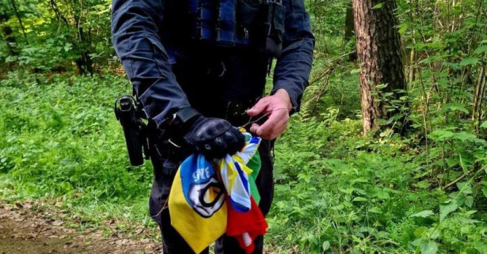 zdjęcie: Policja udaremniła ustawkę pseudokibiców. Szybka interwencja zapobiegła starciu. / fot. KMP w Kaliszu