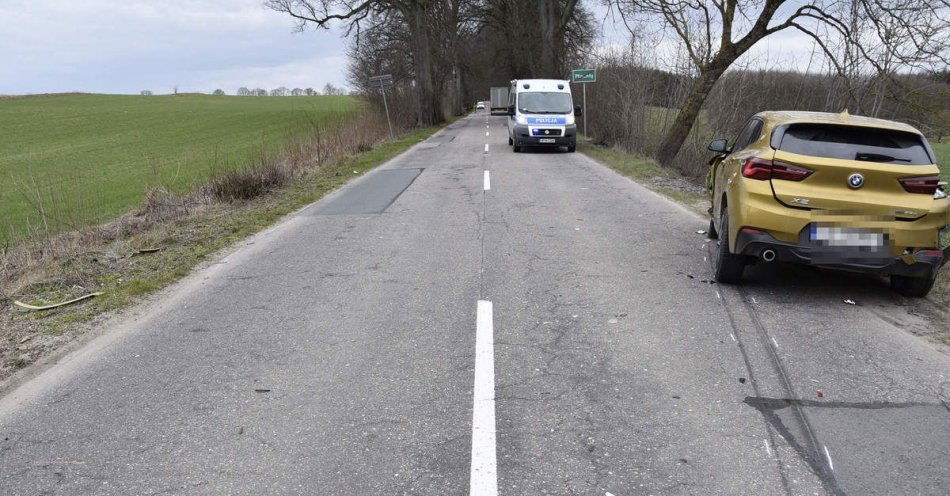 zdjęcie: Policjanci pracowali na miejscu wypadku drogowego / fot. KPP w Kościerzynie