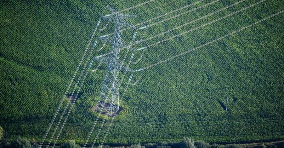 zdjęcie: Wojewoda śląski wydał decyzję lokalizacyjną dla linii 400 kV Trębaczew – Rokitnica / fot. PAP