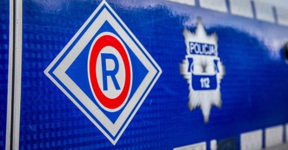 zdjęcie: Wjechała na przejazd kolejowy mimo opuszczających się rogatek / fot. KPP w Opocznie
