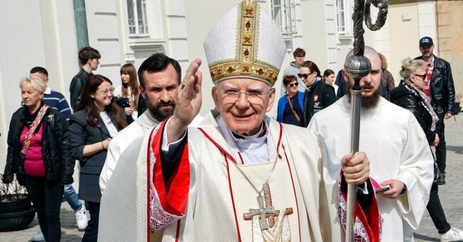 zdjęcie: Abp Jędraszewski do motocyklistów: wasze rumaki nasuwają wspomnienia o husarii / Częstochowa, 19.04.2026. Arcybiskup senior Archidiecezji Krakowskiej Marek Jędraszewski (C) przewodniczy mszy św. sprawowanej dla uczestników Pielgrzymki Motocyklistów na Jasną Górę, 19 bm. w Częstochowie. Na Jasnej Górze odbył się Motocyklowy Zlot Gwiaździsty im. Księdza Prałata Ułana Zdzisława „Jastrzębiec” Peszkowskiego. (sko) PAP/Waldemar Deska