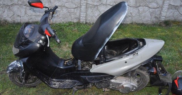 Zażył narkotyki, pożyczył tablicę rejestracyjną od kolegi, wsiadł na niesprawny skuter i pojechał na przejażdżkę